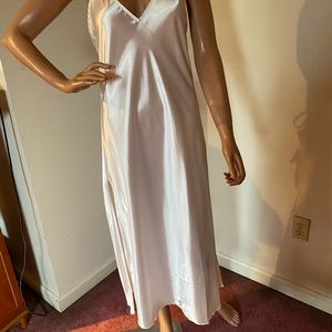 NWOT SZ L Wedding white elegant nightgown. Perfect for honeymoon